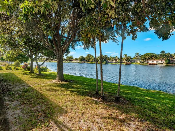 1940 NW 107 Ave, Pembroke Pines FL 33026