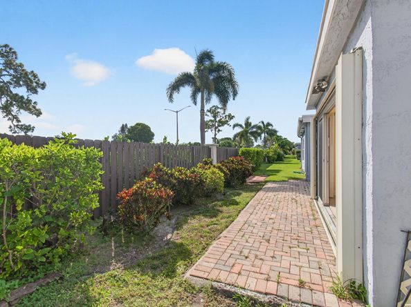 4330 Lucerne Villas Lane, Lake Worth FL 33467