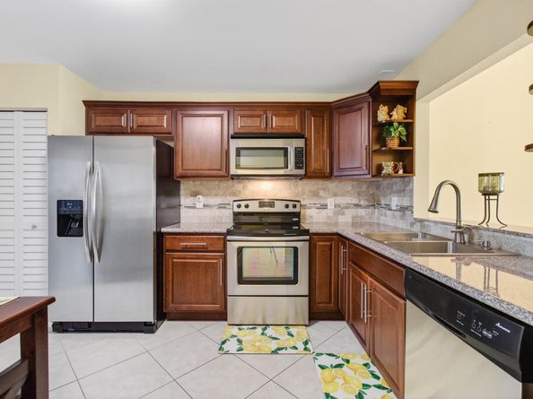 4330 Lucerne Villas Lane, Lake Worth FL 33467