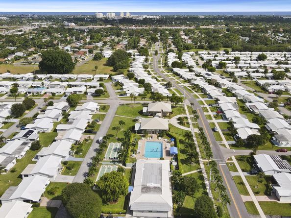 1113 Lake Terrace 208, Boynton Beach FL 33426