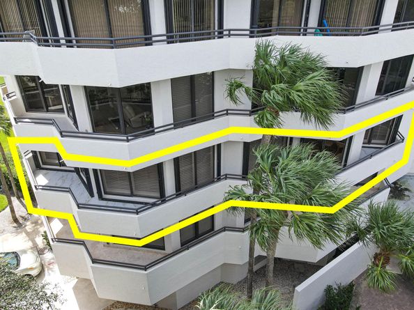 3322 Casseekey Island Road 302, Jupiter FL 33477