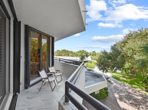 3322 Casseekey Island Road 302, Jupiter FL 33477