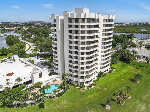 3322 Casseekey Island Road 302, Jupiter FL 33477