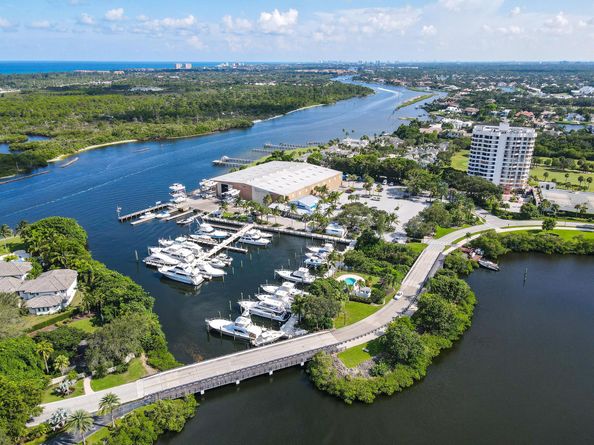 3322 Casseekey Island Road 302, Jupiter FL 33477