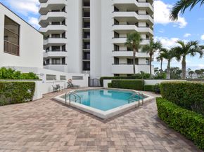 3322 Casseekey Island Road 302, Jupiter FL 33477