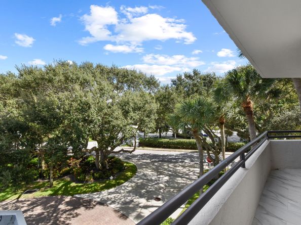 3322 Casseekey Island Road 302, Jupiter FL 33477