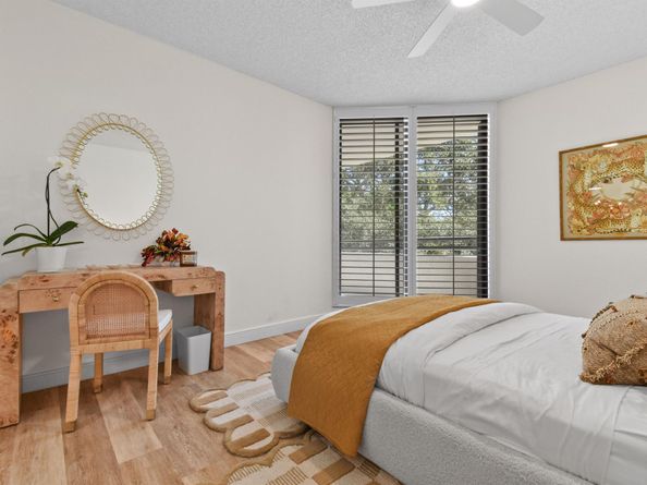 3322 Casseekey Island Road 302, Jupiter FL 33477