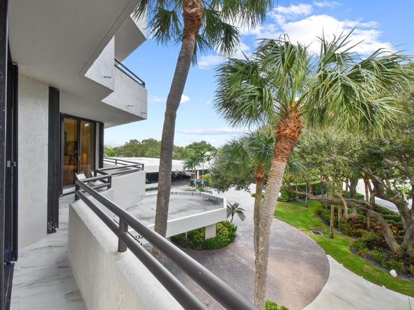 3322 Casseekey Island Road 302, Jupiter FL 33477