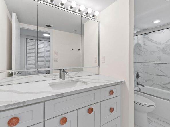 3322 Casseekey Island Road 302, Jupiter FL 33477
