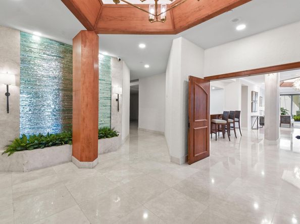 3322 Casseekey Island Road 302, Jupiter FL 33477