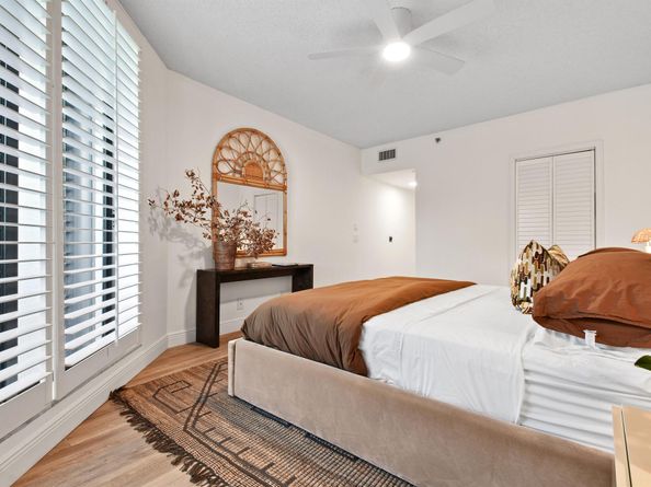 3322 Casseekey Island Road 302, Jupiter FL 33477