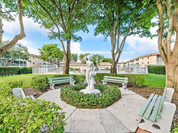 300 Village Green Circle S 206, Palm Springs FL 33461
