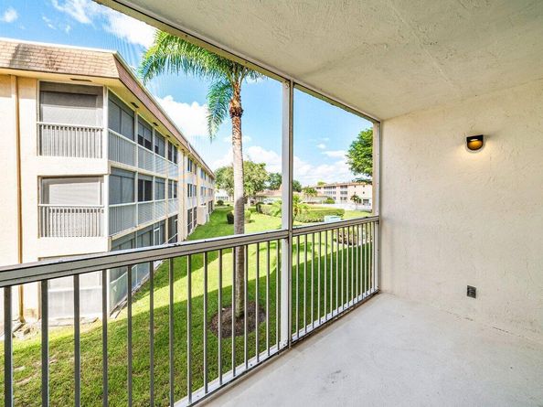 300 Village Green Circle S 206, Palm Springs FL 33461