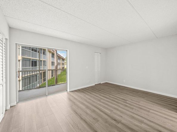 300 Village Green Circle S 206, Palm Springs FL 33461