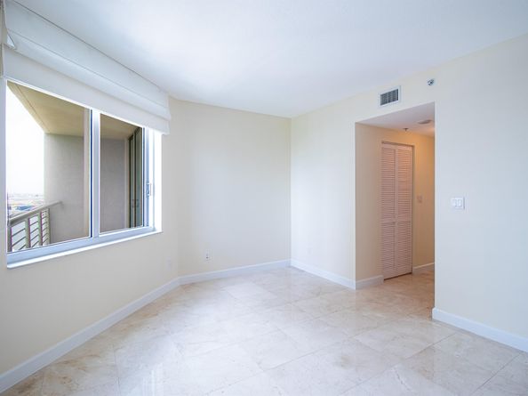 335 S Biscayne Blvd 2400, Miami FL 33131