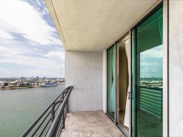 335 S Biscayne Blvd 2400, Miami FL 33131