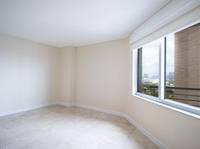 335 S Biscayne Blvd 2400, Miami FL 33131