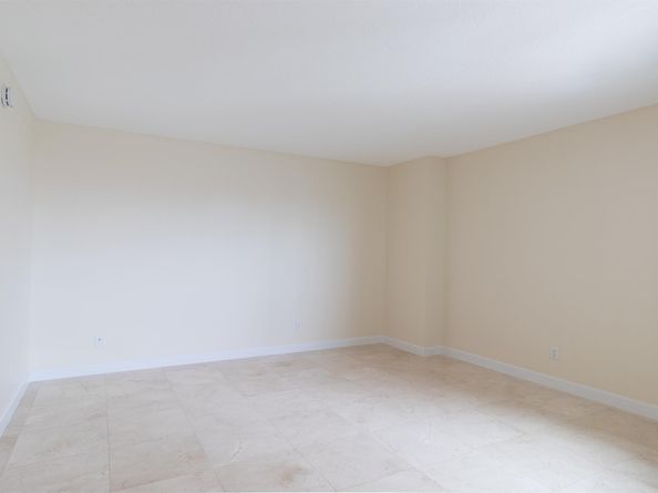 335 S Biscayne Blvd 2400, Miami FL 33131