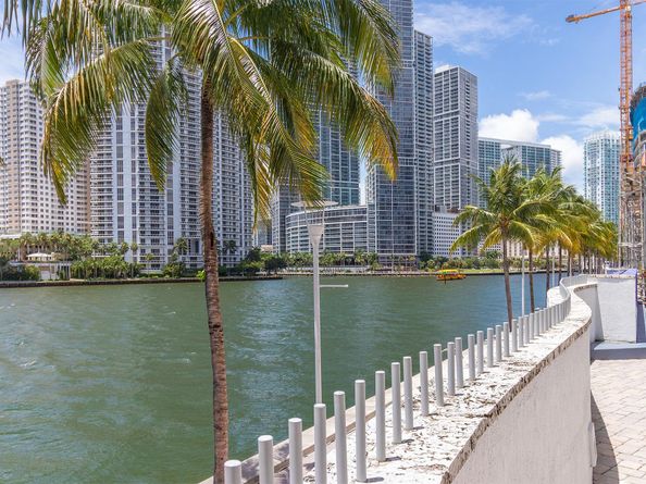 335 S Biscayne Blvd 2400, Miami FL 33131
