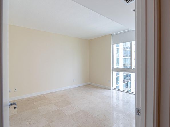 335 S Biscayne Blvd 2400, Miami FL 33131