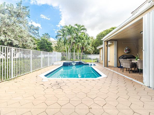 13063 NW 11th Ct, Sunrise FL 33323