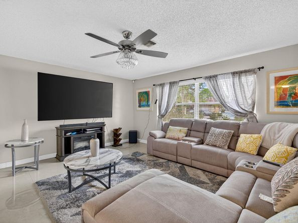 6133 SW 5th Street, Margate FL 33068