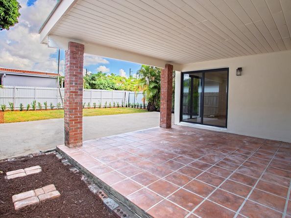 391 NW 58th Ave, Miami FL 33126