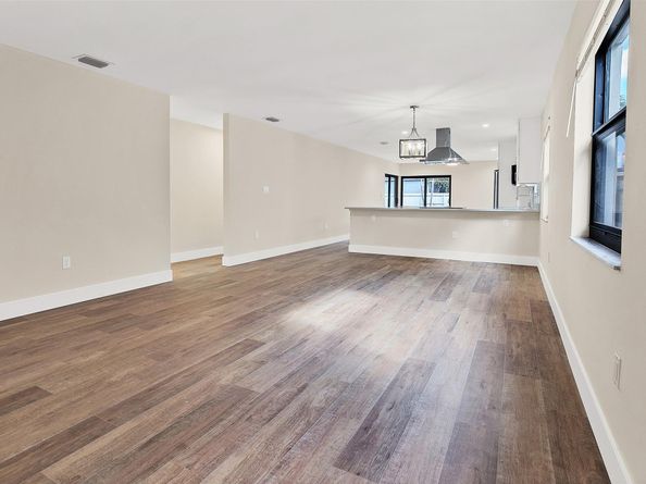 391 NW 58th Ave, Miami FL 33126