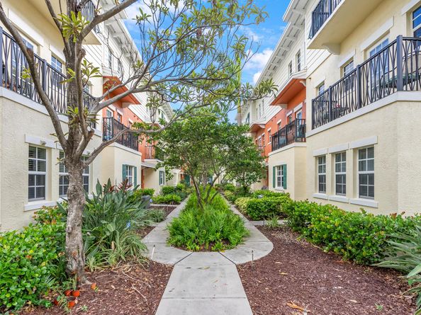 621 SW 2nd Drive 621, Pompano Beach FL 33060