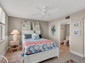 25 Abbey Lane 402, Delray Beach FL 33446