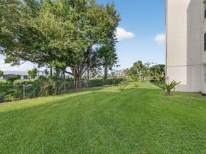 25 Abbey Lane 402, Delray Beach FL 33446