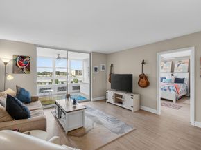 25 Abbey Lane 402, Delray Beach FL 33446