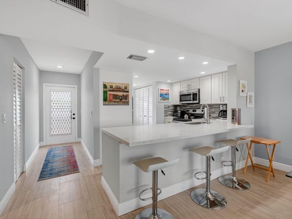 25 Abbey Lane 402, Delray Beach FL 33446