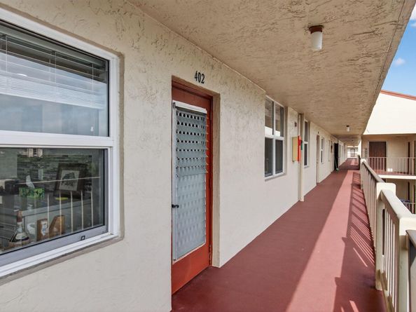25 Abbey Lane 402, Delray Beach FL 33446
