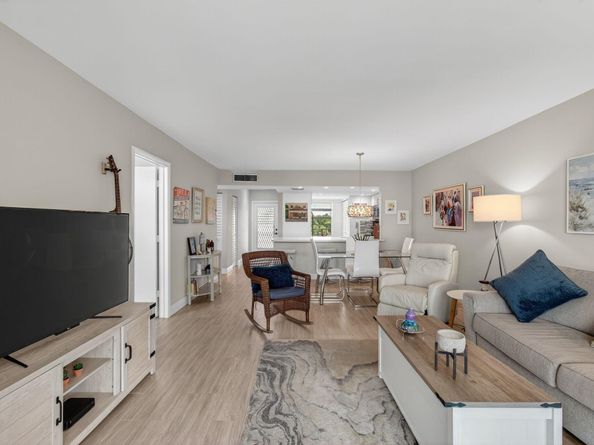 25 Abbey Lane 402, Delray Beach FL 33446