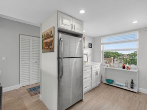 25 Abbey Lane 402, Delray Beach FL 33446