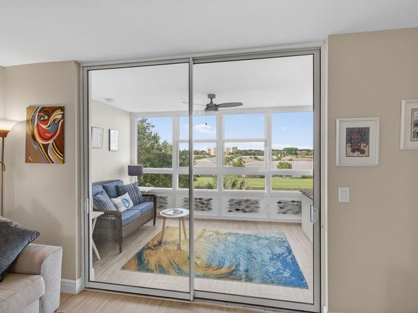 25 Abbey Lane 402, Delray Beach FL 33446