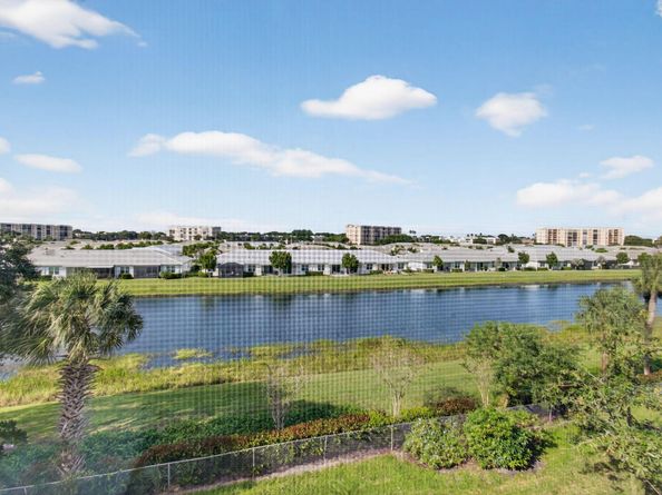 25 Abbey Lane 402, Delray Beach FL 33446