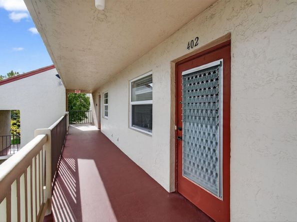 25 Abbey Lane 402, Delray Beach FL 33446