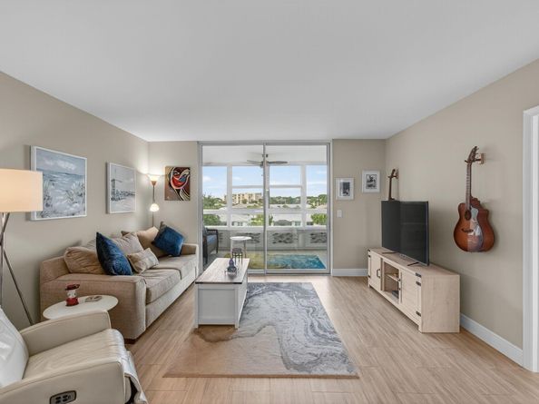 25 Abbey Lane 402, Delray Beach FL 33446