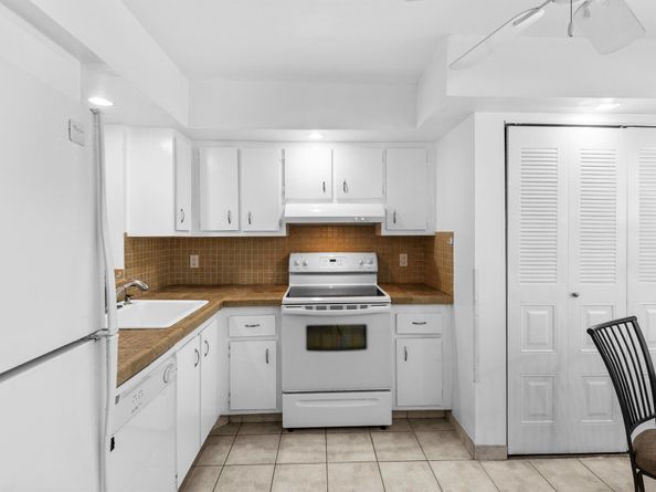 27 Abbey Lane 205, Delray Beach FL 33446