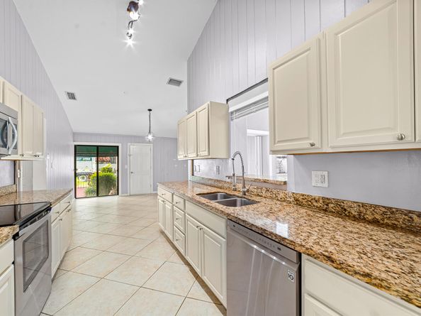 6200 Via Tierra, Boca Raton FL 33433