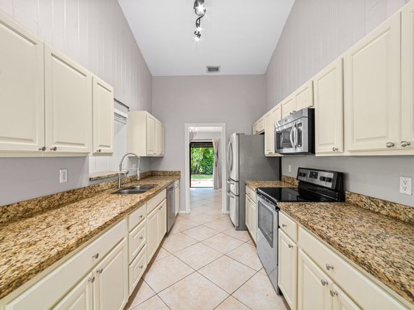 6200 Via Tierra, Boca Raton FL 33433