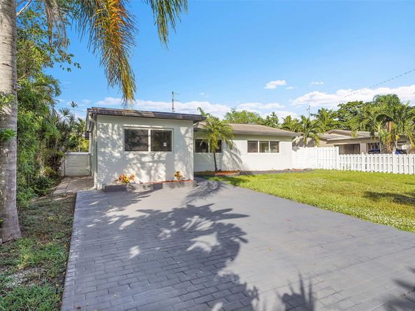 29 SE 8th St, Dania Beach FL 33004