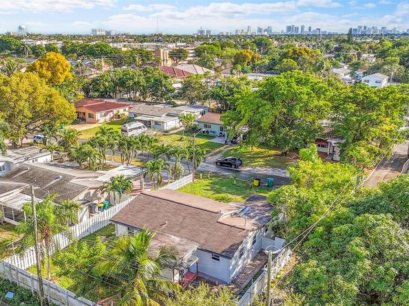 29 SE 8th St, Dania Beach FL 33004