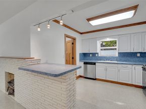 29 SE 8th St, Dania Beach FL 33004