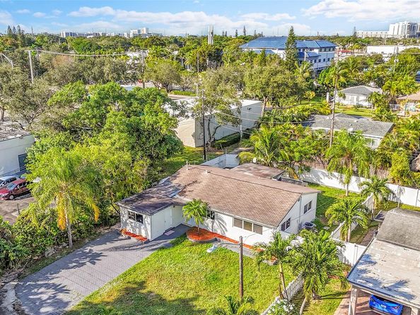 29 SE 8th St, Dania Beach FL 33004