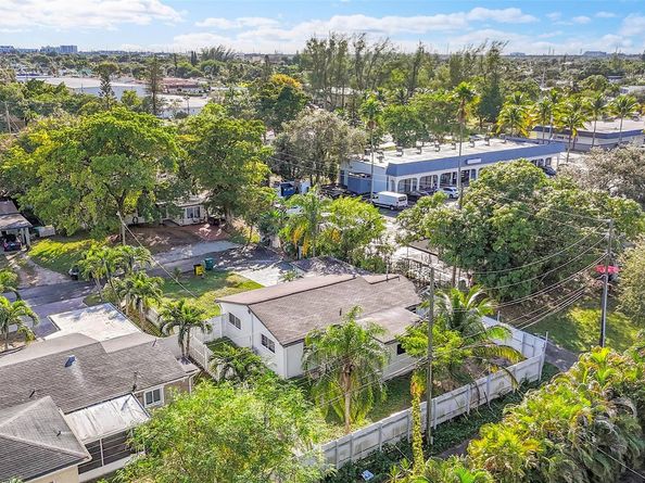 29 SE 8th St, Dania Beach FL 33004