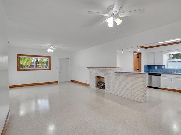 29 SE 8th St, Dania Beach FL 33004