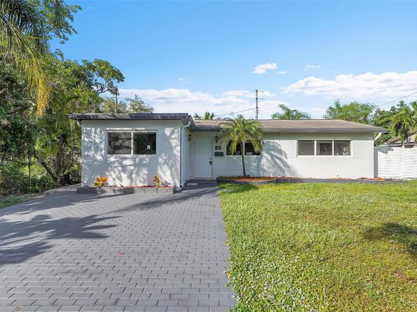 29 SE 8th St, Dania Beach FL 33004